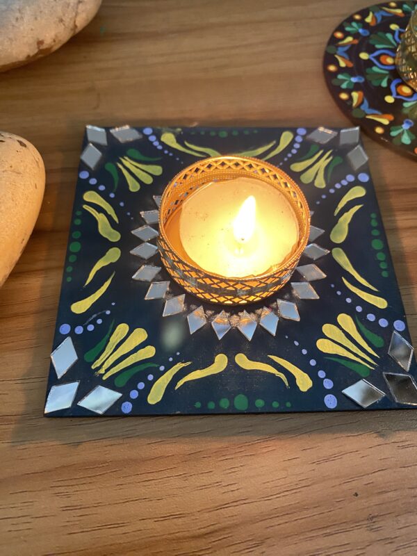 Tealight holder