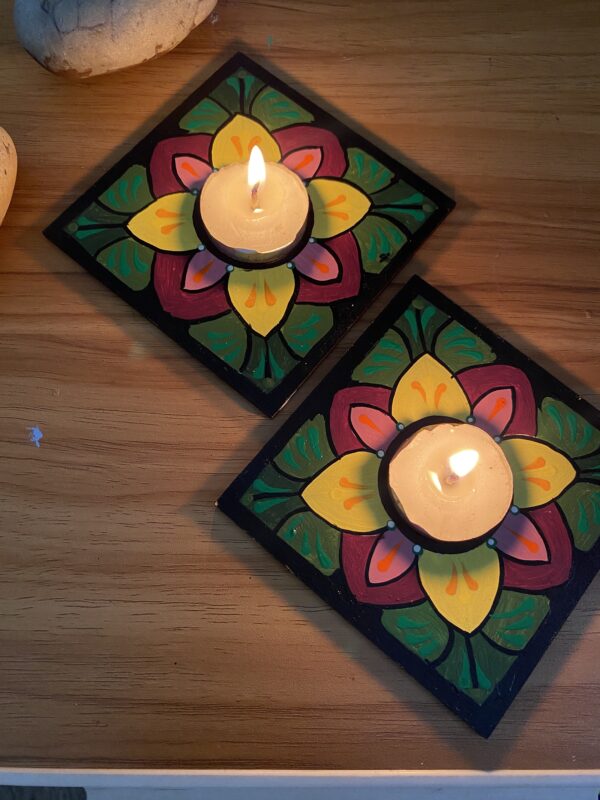 Tealight holder